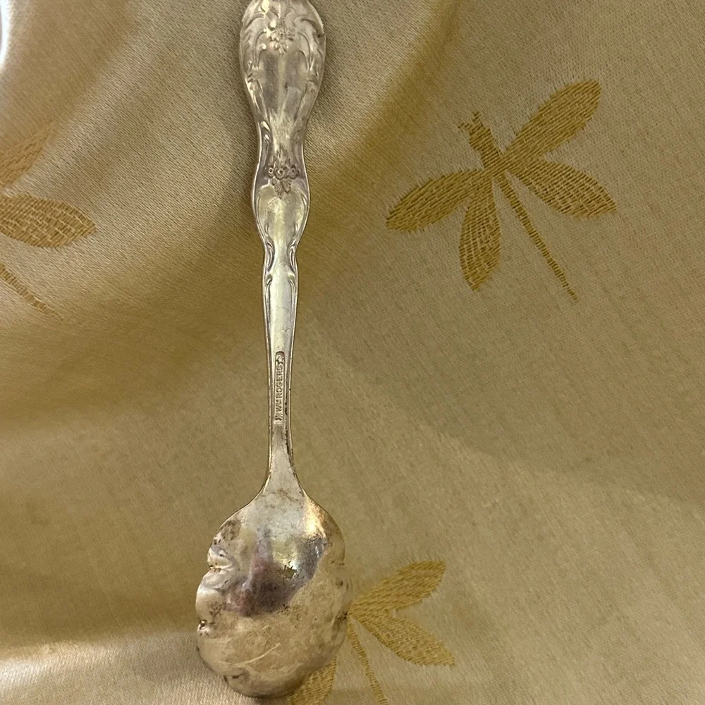 Vintage WM Rogers ⭐️ Scalloped Serving Spoon.
